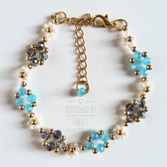 Daisy Dew Drop Blue Beaded Bracelet - Delicate Floral Elegance - Picture 7 of 11